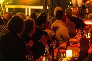 Julbord  och julshow på O'Learys i Västerås – bild 2
