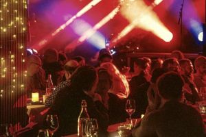 Julbord  och julshow på O'Learys i Västerås – bild 3