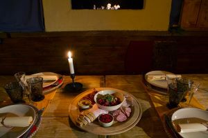Gycklare på Sjätte Tunnans medeltida julbord – bild 4