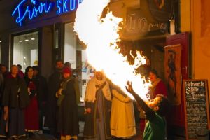 Gycklare på Sjätte Tunnans medeltida julbord – bild 6